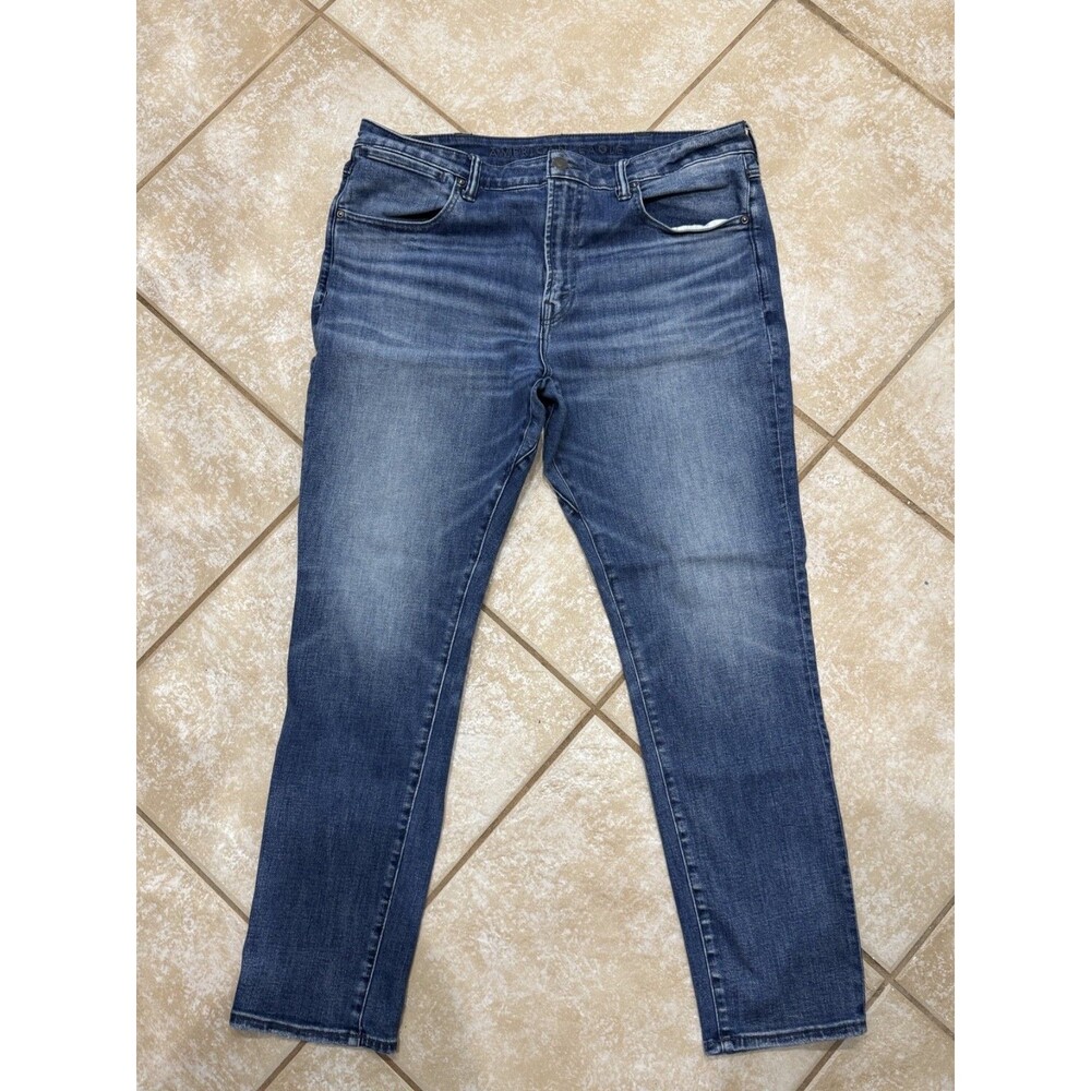 American Eagle men’s medium wash denim jeans size 38x32